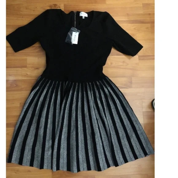 Milly Scoop-Neck Elbow-Sleeve Fit-and-Flare Metallic Pleated Dress - Picture 8 of 12